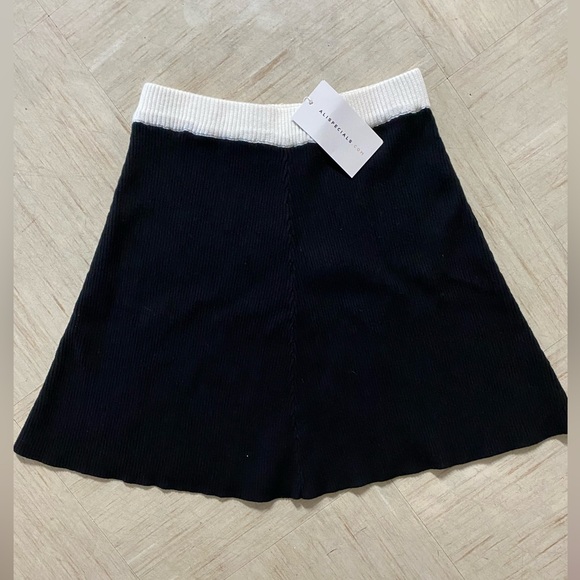 Black and white skirt - Picture 1 of 8